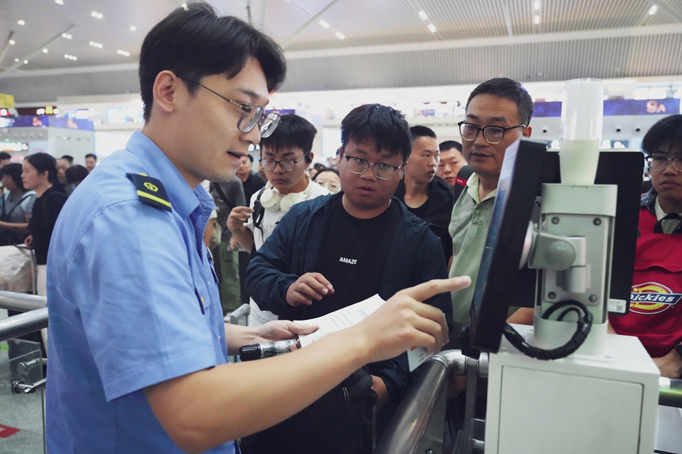 国铁集团郑州局开行学生专列