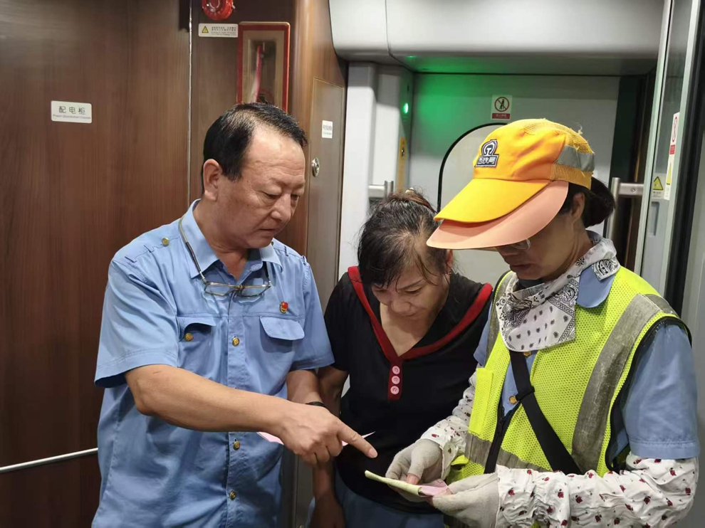 杨海亮：顶高温冒暴雨不忘初心战暑运