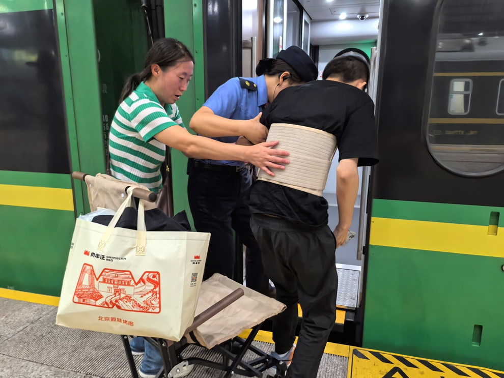 D41次列车用心服务重点旅客出行