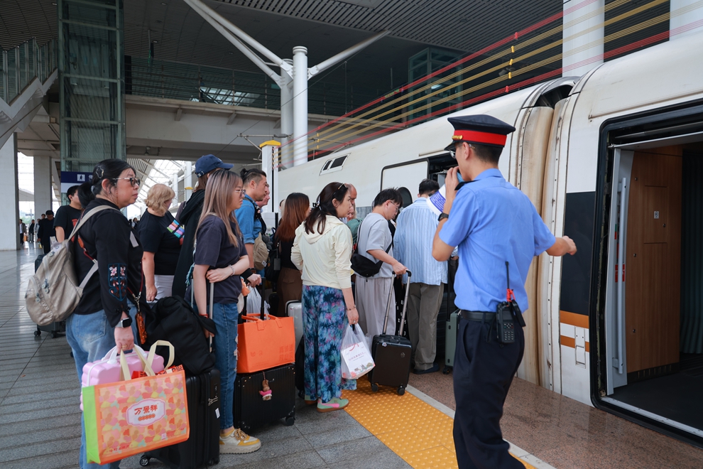 国铁集团郑州局中秋国庆假期预计发送旅客1200万人