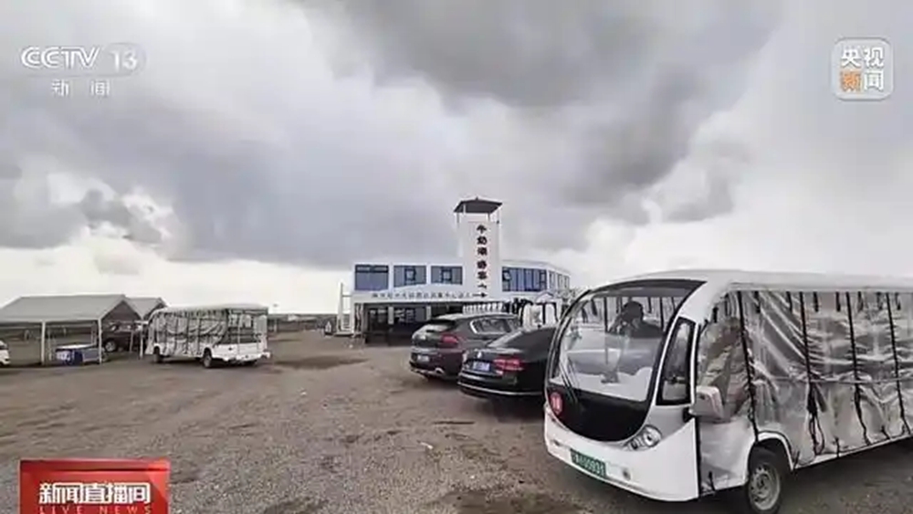 生态红线内的“牛奶湖”被圈地收费，当地一句“野生景点不用审批”就想糊弄过去？
